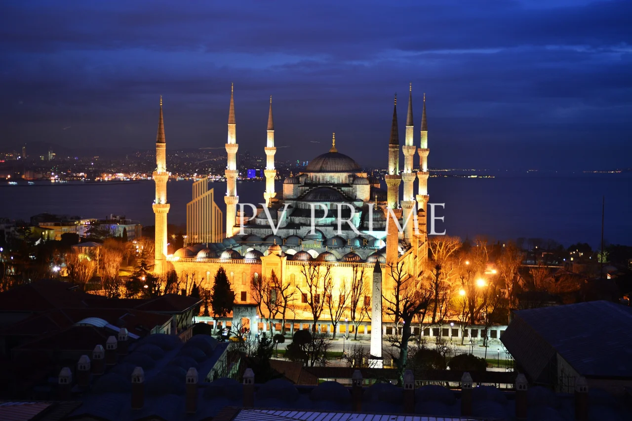 Голубую мечеть в Стамбуле полностью открыли для посетителей после реставрации